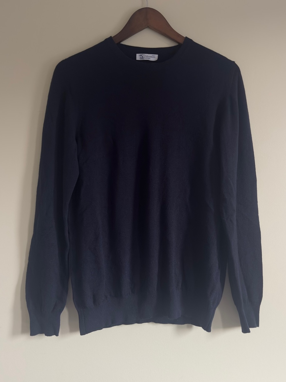 Johnstons of Elgin 100% Cashmere Crewneck Sweater in Navy